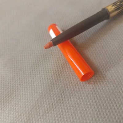 Delineador de labios color rojo