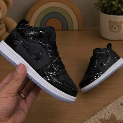 Nike negro con charol