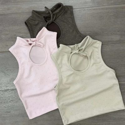 TOP CON STRASS DISEÑO CUELLO