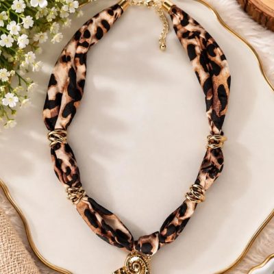 Collar-Animal chic