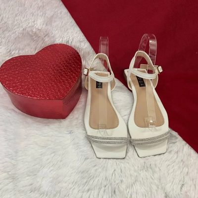 Sandalias blancas de brillo