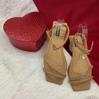 Sandalias color camel con brillo