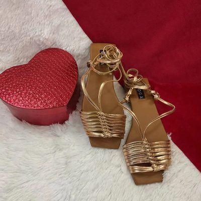 Romanas rose gold