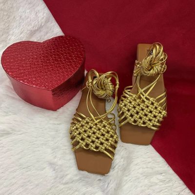 Romanas tejidas doradas