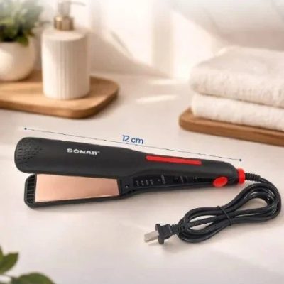 Plancha de Cabello Sonar 🔥 Dale a tu cabello el estilo que se merece, sin complicarte 💁‍♀️✨ Convierte cualquier momento en tu mejor look con esta plancha SONAR 💥 práctica, rápida y lista para acompañarte todos los días. 💎 Calentamiento rápido 💎 Tamaño ideal para llevar a todos lados 💎 Resultados lisos y brillantes en minutos 💎 Perfecta para uso diario