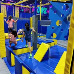 Coloso Fly Trampoline Park Sendera