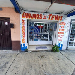 LAVANDERÍA DE TENIS LOS SÚPER LIMPIOS