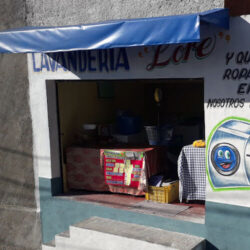 LAVANDERIA LORE"