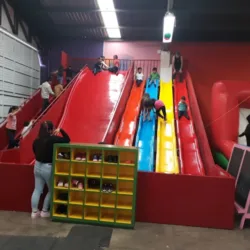 Kaboom! Salon de Fiestas Infantiles
