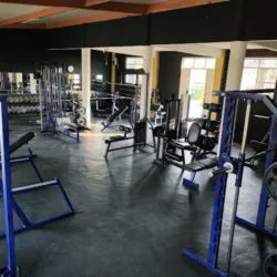 GOLDEN GYM