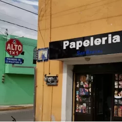PAPELERÍA "SAN ANDRES" Local mente conocida con la papelería de "don Chucho"