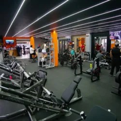 LARA'S GYM