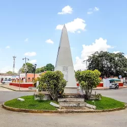 Obelisco a los quince grandes de Espita