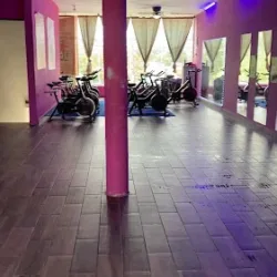 Academia women’s fitness