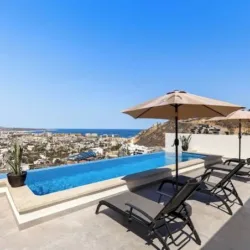 2-bedroom Apt w AC, Gym, Rooftop Infinity Pool Close to Downtown Cabo San Lucas