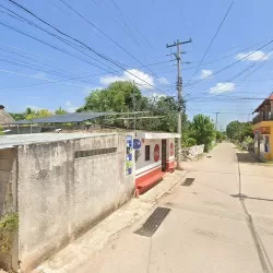 Tienda de Autoservicio Las Tres Cruces.