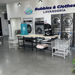 Bubbles and Clothes Lavandería