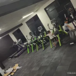 300 Gym & Club