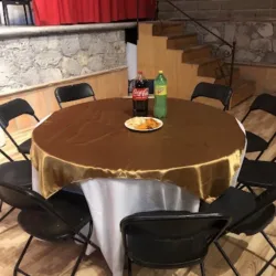 Renta de sillas y mesas Adelita