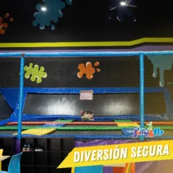 Jump & Fly Parque de Brincolines