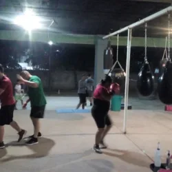 Devastadores boxeo y terapia física