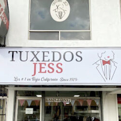 Tuxedos Jess (RENTA DE TUXEDOS Y TOGAS)