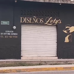 Diceños Letys para todo tipo de ceremonia servicio de costura Express contamos con un extenso surtido de ropones
