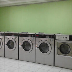 LAUNDRY QUEEN Lavandería Automática