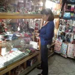 Mercería Bonetería y Regalos "Lorena"