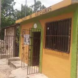 Taller de hamacas y artesanías.