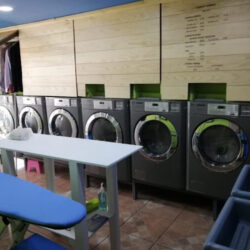 LAVANDERIA LAUNDROMAT