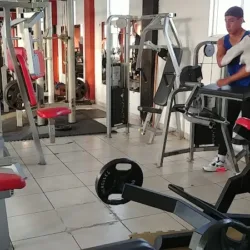 Zona Fitness. Crossfit. Box. Pesas.