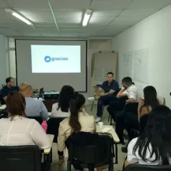 Clientear Marketing & Servicios + Dejavu Comunicación