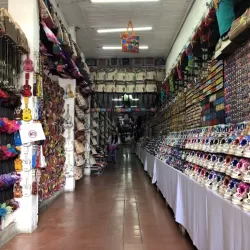 Mercado de artesanías y dulces