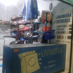 Lavandería y tintorería burbuja dorada