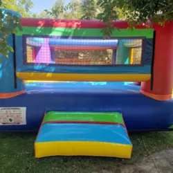 Renta de mesas carpas y brincolines