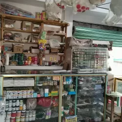 MERCERÍA, PAPELERÍA Y ALGO MAS... LAURITA