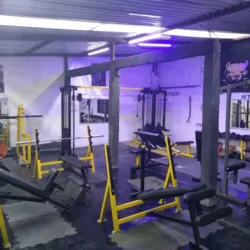 GOLDEN GYM