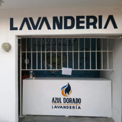 Lavandería Azul Dorado
