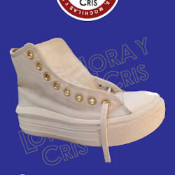 LORA Y CRIS. Lavado de tenis, botas, mochilas y gorras. Boleado de zapatos y despercudido de playeras y camisas..