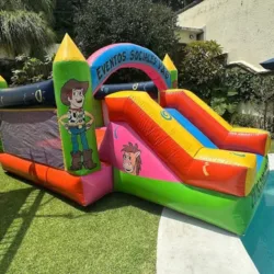 inflable y brincolin "risitas"