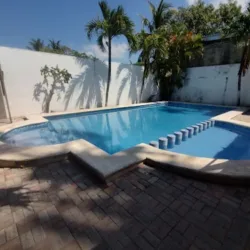 Local con Piscina
