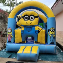 Pochomania. Renta de Mesas, Sillas, Brincolin e inflable