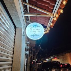 El Tocador De Las Flores