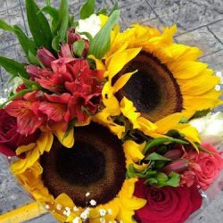 Flores De Temporada,rosas Y Girasoles