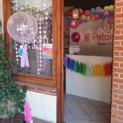 Petaloom